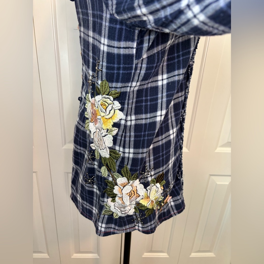 Johnny Was / 3J Workshop Embroidered Blue Ruffled Flannel Size Medium - Picture 10 of 14